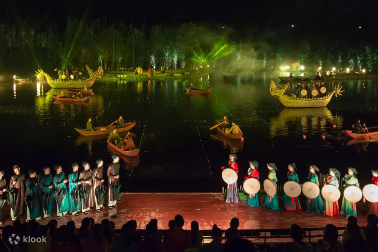 night shows in hanoi